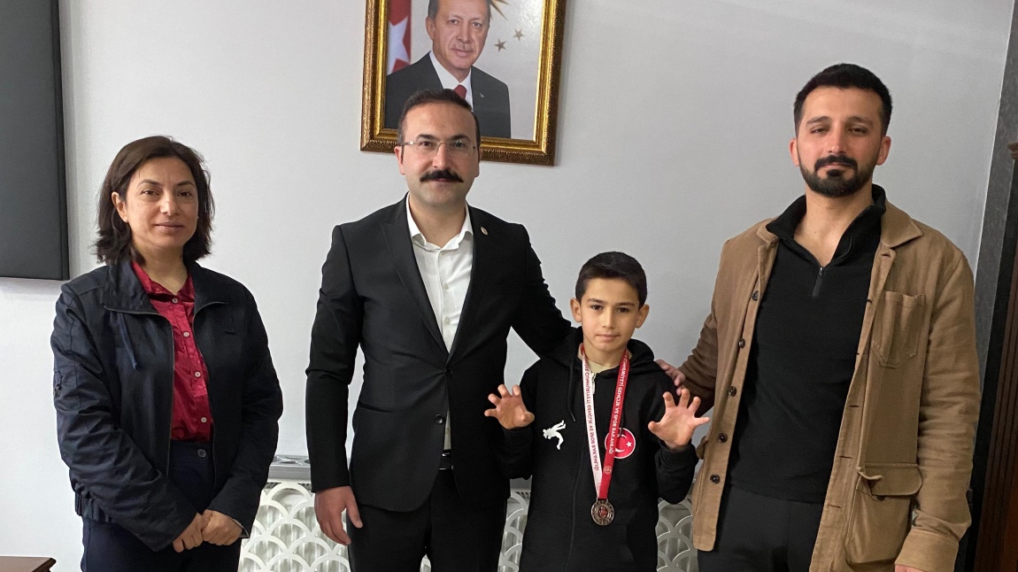 Şampiyon Sporcumuz ile birlikte Sayın Kaymakamımız Ahmet TAN'ı ziyaret ettik
